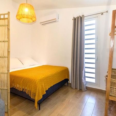 Idylle - Charmant Bungalow A 2 Pas Du Lagon ลาซาลีน เลอแบ็ง ภายนอก รูปภาพ
