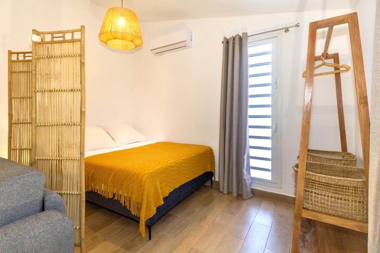 Idylle - Charmant Bungalow A 2 Pas Du Lagon ลาซาลีน เลอแบ็ง ภายนอก รูปภาพ